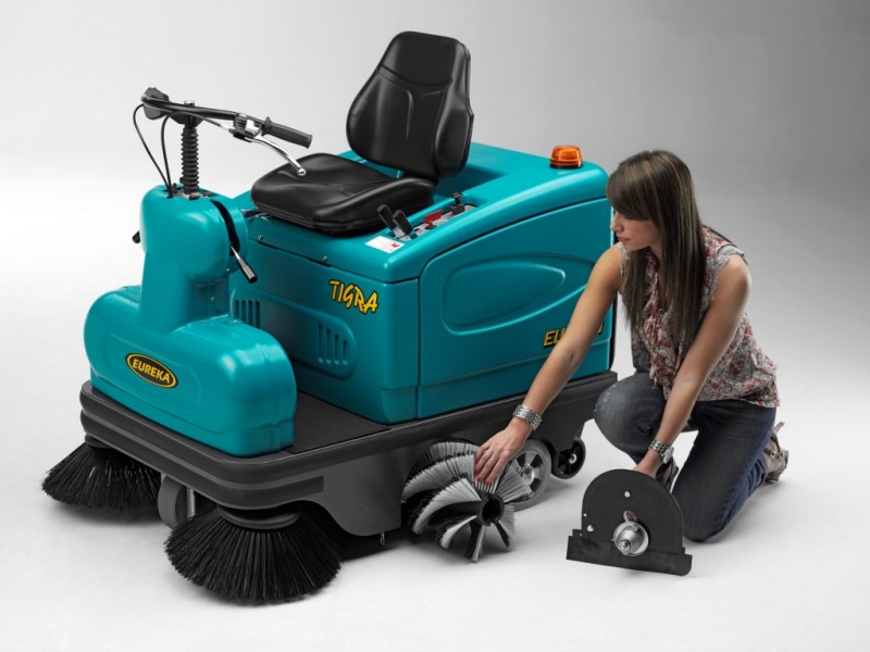 Compact rideon sweeper EUREKA Tigra STAMH LTD